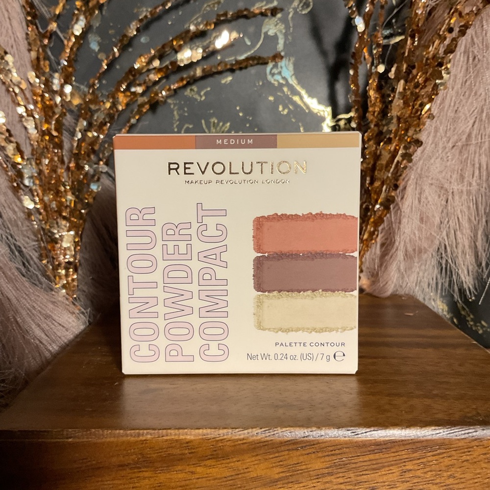 Makeup Revolution Contour Powder Compact- Medium